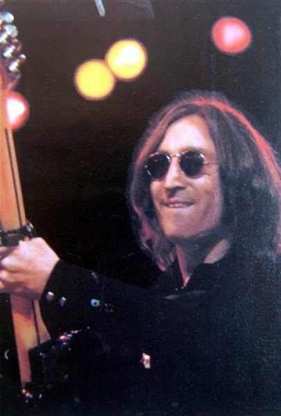 Обнаружен редчайший фрагмент видеозаписи концерта Элтона Джона с участием Джона Леннона 1974 года