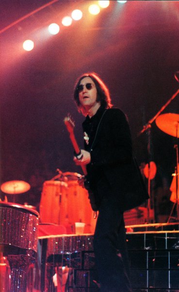 Обнаружен редчайший фрагмент видеозаписи концерта Элтона Джона с участием Джона Леннона 1974 года