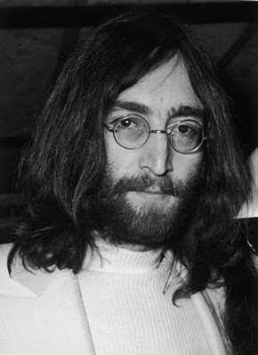 Британский писатель Фил Стронгмен считает, что Джона Леннона убили ЦРУ и ФБР